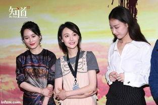 三个人一起吃瓜娱乐圈,三人共品娱乐圈新鲜瓜果